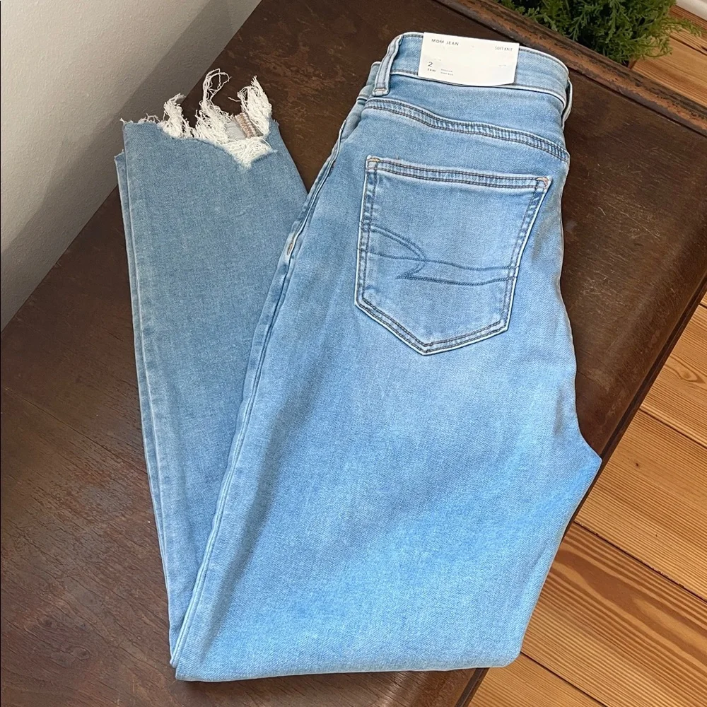 NWT American Eagle Mom Jean, soft knit, High rise. Size 2 (26). - Picture 1 of 7